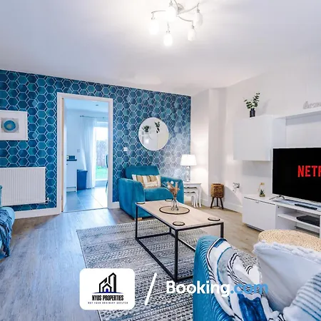 3 Bedroom House By Nyos Short Lets & Serviced With Parking Μάντσεστερ