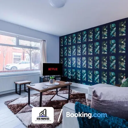 Feriehus 3 Bed House With Parking By Nyos Short Lets & Serviced *