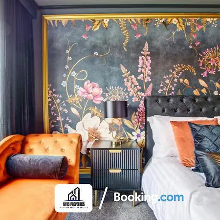 Дом отдыха 3 Bedroom By Nyos Short Lets & Serviced With Garden