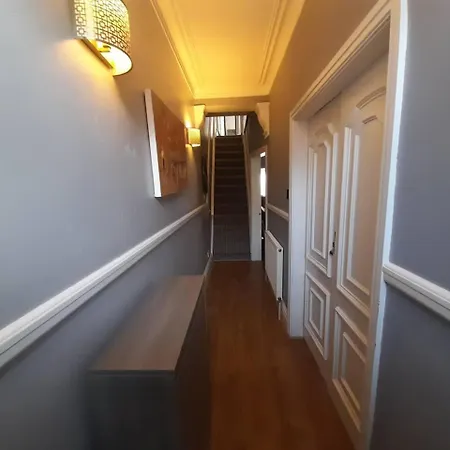 Stylish 4 Bed House - 15 Min To Centre * Manchester