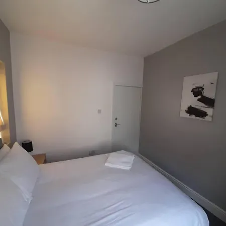 Stylish 4 Bed House - 15 Min To Centre Casa de Férias *