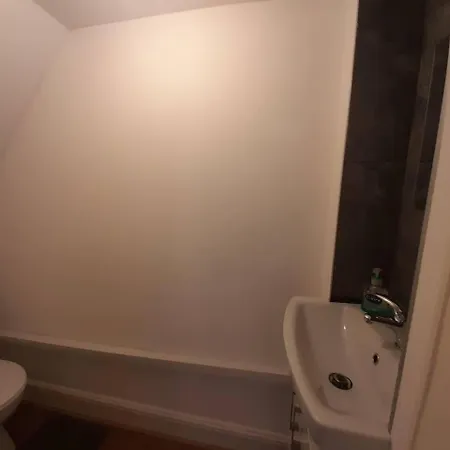 Stylish 4 Bed House - 15 Min To Centre *