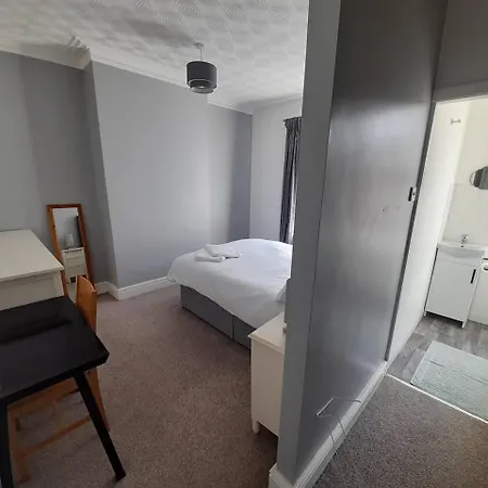 Stylish 4 Bed House - 15 Min To Centre Manchester