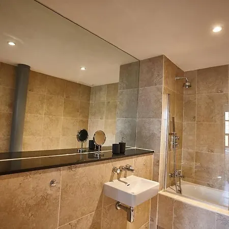 The Opal * Μάντσεστερ