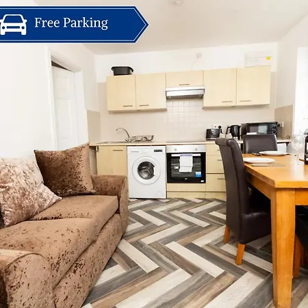 Cosy & Compact In Swinton * Manchester