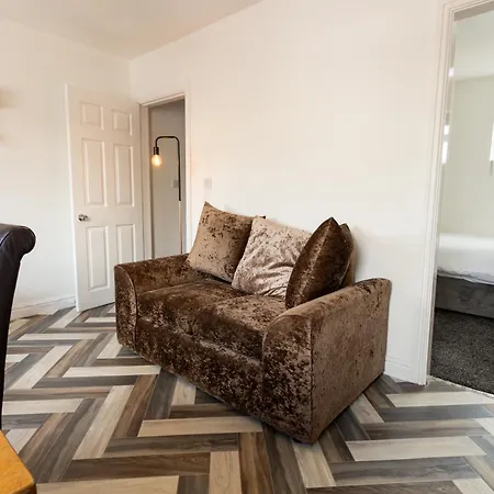 Cosy & Compact In Swinton 아파트 *
