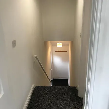 아파트 Cosy & Compact In Swinton *