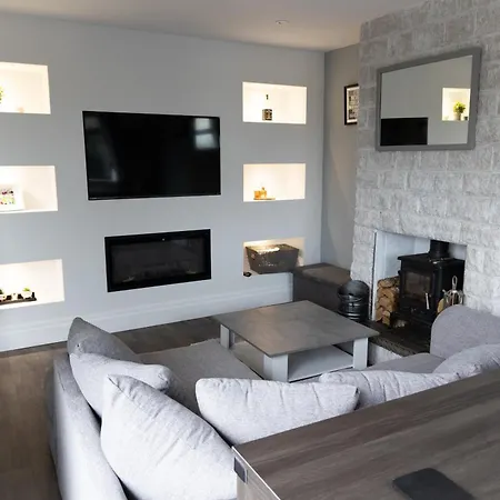 Carpe Diem - Stunning 4 Bed With Games Table Nyaraló