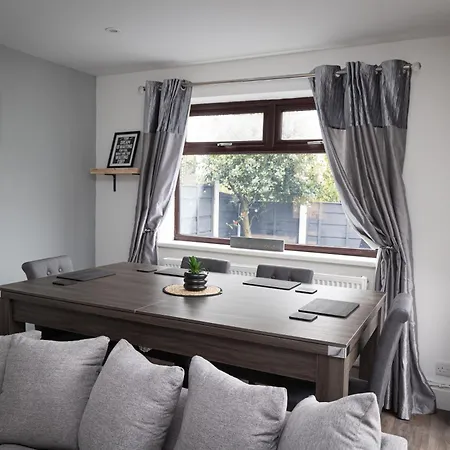 Carpe Diem - Stunning 4 Bed With Games Table Nyaraló *