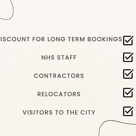 Spacious Stylish With Free Parking 10 Mins To Centre & Ao Arena Ideal For Groups & Long Semesterbostad