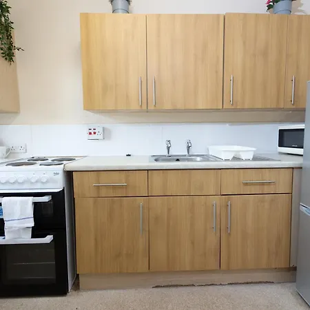 Centrally Located 1bed Apt In Stretford