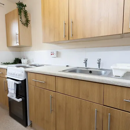 Centrally Located 1bed Apt In Stretford *