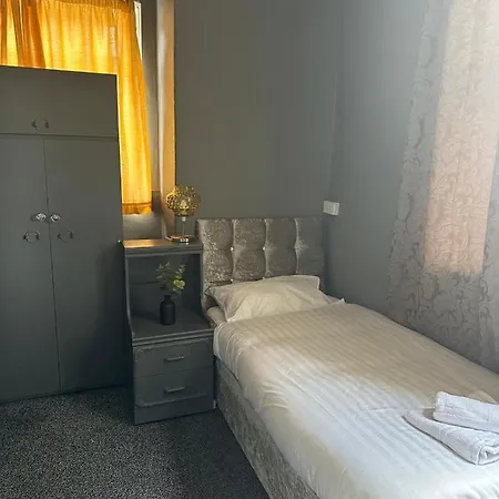 - Free Parking Guest house Manchester