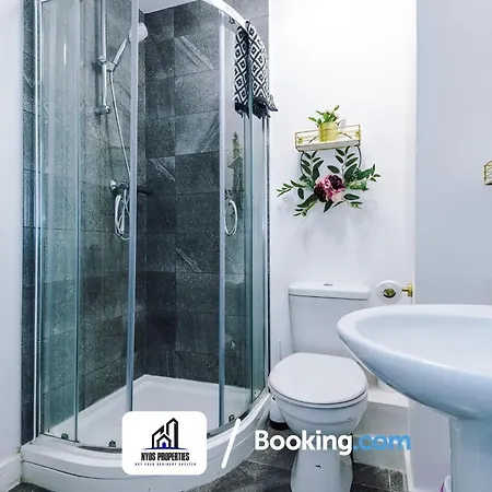 Media City Apt Sleeps8, 25 Percent Off For Monthly Stays, Business & Leisure