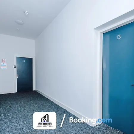 דירה Media City Apt Sleeps8, 25 Percent Off For Monthly Stays, Business & Leisure