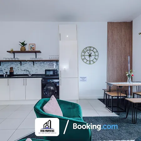 Media City Apt Sleeps8, 25 Percent Off For Monthly Stays, Business & Leisure דירה