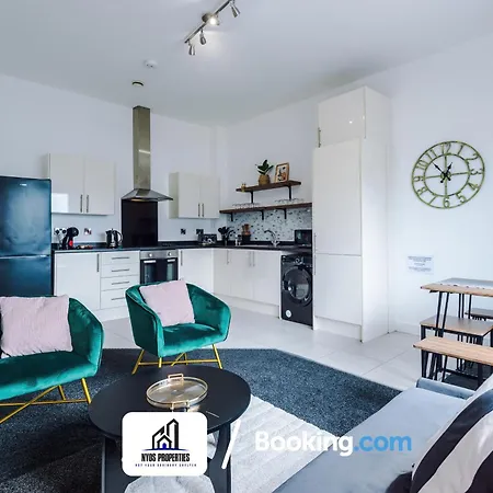 Media City Apt Sleeps8, 25 Percent Off For Monthly Stays, Business & Leisure * Manchester