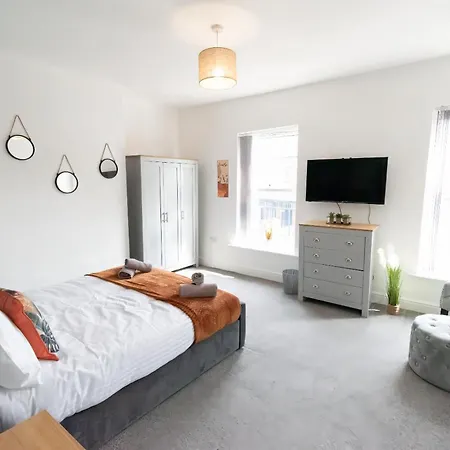 Ideal Near Etihad * Manchester