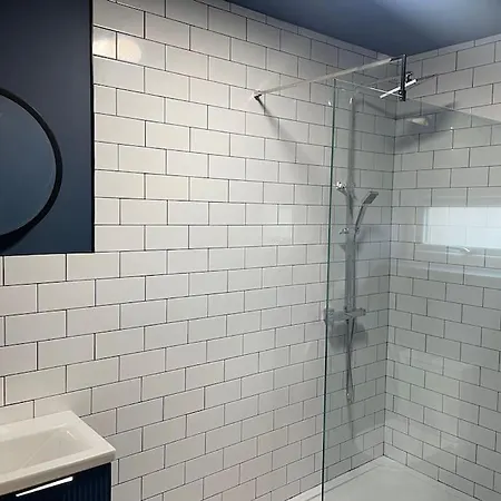Brantwood - 2 Apartment Manchester
