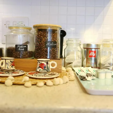 Free Parking X2 Walk To Man - Pass The Keys マンチェスター