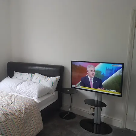 Δωμάτια σε οικογενειακή κατοικία A Quiet & Comfortable 4 Bedroom House