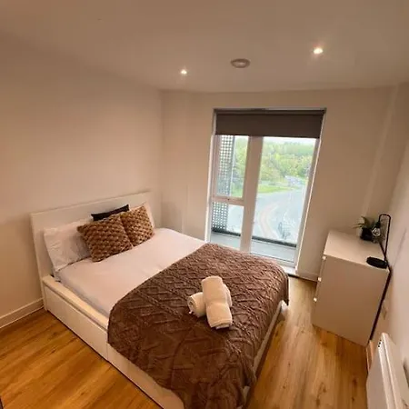 2 Bed Corner With Gym Manchester