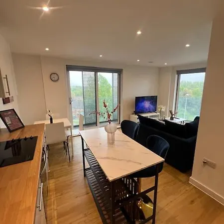 2 Bed Corner With Gym * Manchester