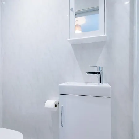 בית נופש 4 Bedroom Victorian House מנצ'סטר