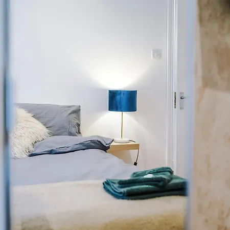 4 Bedroom Victorian House מנצ'סטר