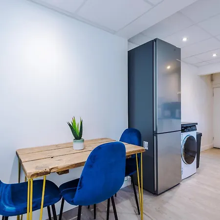 4 Bedroom Victorian House * מנצ'סטר