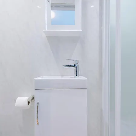 בית נופש 4 Bedroom Victorian House *