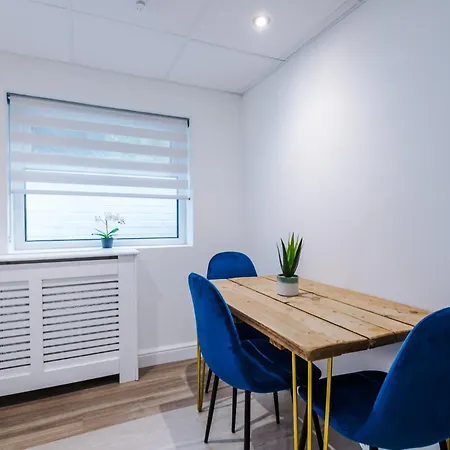 Dom wakacyjny 4 Bedroom Victorian House Manchester