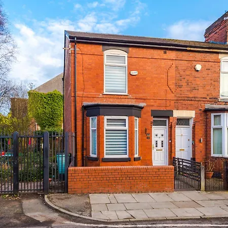 4 Bedroom Victorian House * Manchester