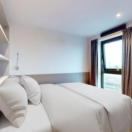 Apartamento For Students Only Canvas Mánchester