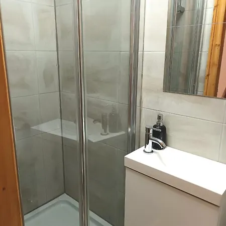 Homestay In 6 Minutes Drive To Victoria Station Manchester