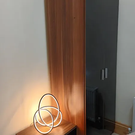 In 6 Minutes Drive To Victoria Station Manchester