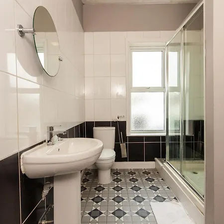 Comfy 2 - Private In Eccles *