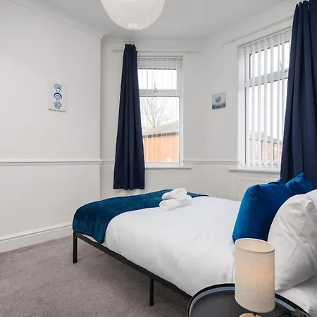 Nyaraló Spacious 3br - Pool Table - Games - Sleeps 9 Manchester