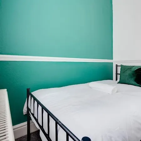 Spacious 3br - Pool Table - Games - Sleeps 9 Manchester