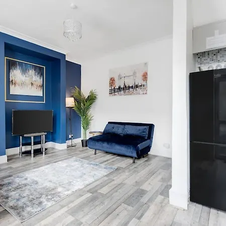 Nyaraló Spacious 3br - Pool Table - Games - Sleeps 9 Manchester