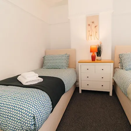 Sleek Shared Abode Sleeps 2 Guests * Manchester