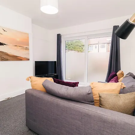 Sleek Shared Abode Sleeps 2 Guests *