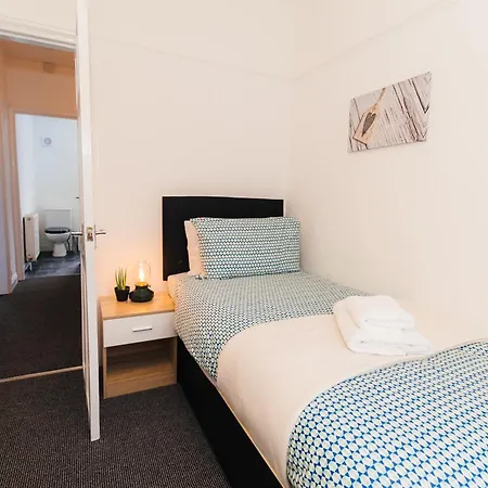 Sleek Shared Abode Sleeps 2 Guests * Manchester