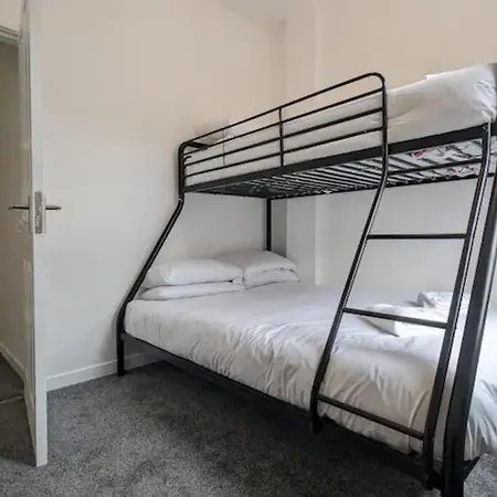 Ashfield 3 Bed 1 Bath Longsight *