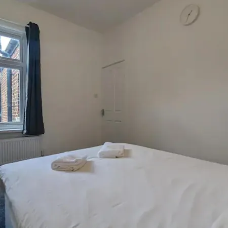 Ashfield 3 Bed 1 Bath Longsight