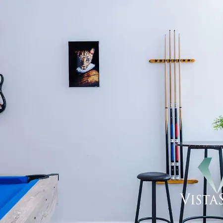 Dom wakacyjny Modern 3bdr House By Vista Short Lets & Serviced Salford With Parking & Pool Table