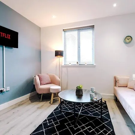 The Ecclesian Deluxe Near Trafford Centre Eccles Train Station Apartament *