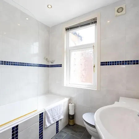 Guestready - Enchanting Life In Gorse Hill