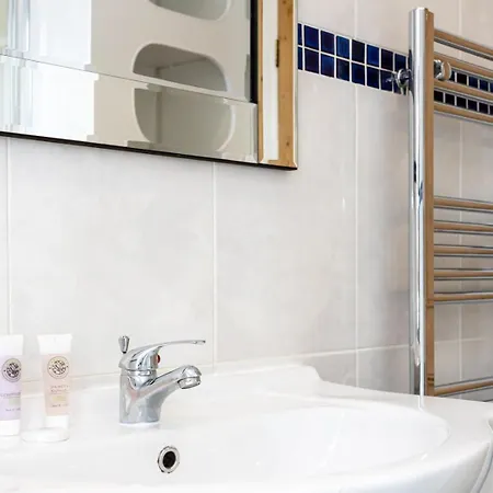 Guestready - Enchanting Life In Gorse Hill *