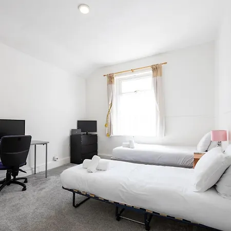 Guestready - Enchanting Life In Gorse Hill